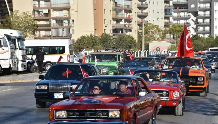 Cumhuriyet Bayramı’nda Klasik Otomobil Korteji İzmir’de Gerçekleştirildi